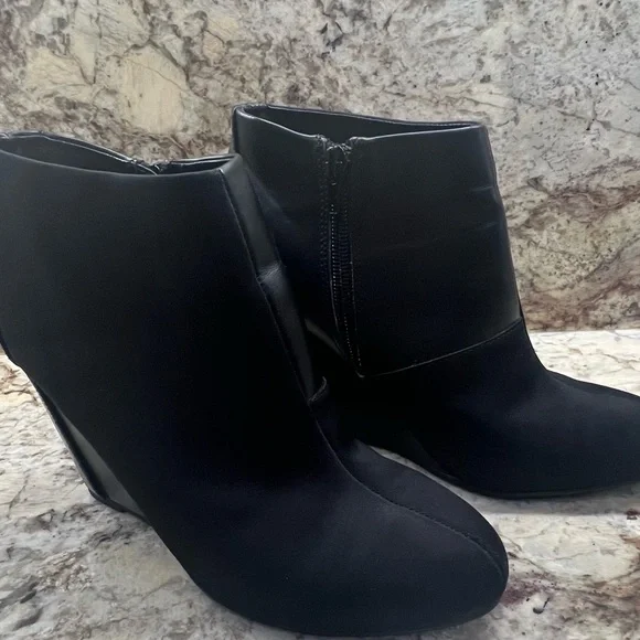 Charles by Charles David Wedge Booties, Black, Size 9 - Picture 5 of 11